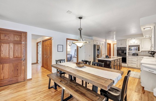Green Bay Casa | Huge 5 bedroom home close to everything!