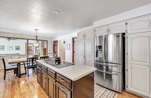Green Bay Casa | Huge 5 bedroom home close to everything!