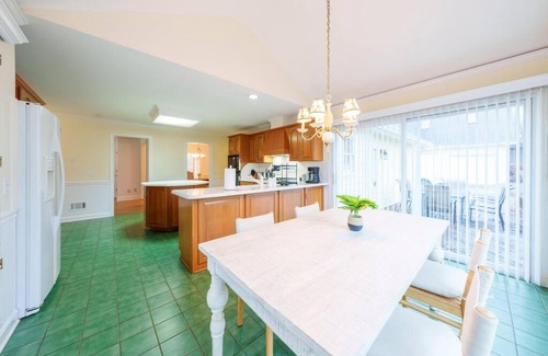 Gainesville Casa | Huge! 5 Bedroom Near Lake Lanier and Chateau Elan