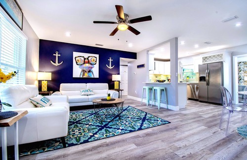 South Pinellas Community Council Casa | Huge 5BR+3BA Home with massive POOL. Poolside Cabana, Firepit. Sleeps 16