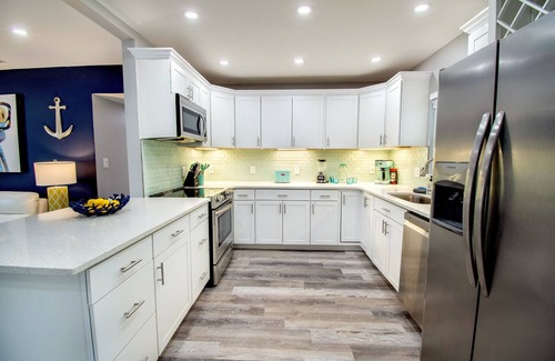 South Pinellas Community Council Casa | Huge 5BR+3BA Home with massive POOL. Poolside Cabana, Firepit. Sleeps 16