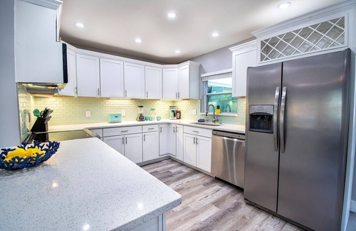 South Pinellas Community Council Casa | Huge 5BR+3BA Home with massive POOL. Poolside Cabana, Firepit. Sleeps 16