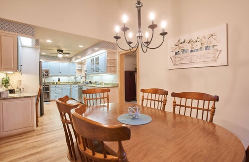 Foscoe Casa | HUGE 5BR, 4.5BA, 3 King Suites, Dog Friendly!