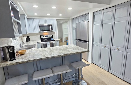 Waukegan Casa | Huge 6-bedroom house with WiFi, fitness, Games and Comfort in Great Lake