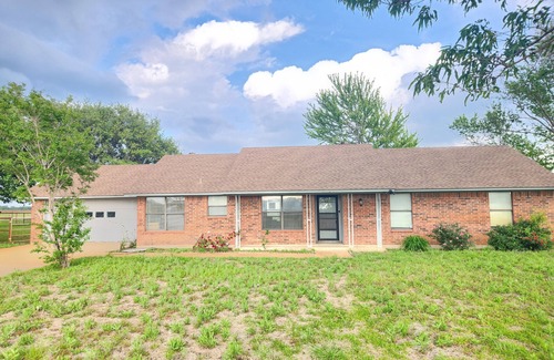 Weston Casa | Huge 8 bedroom 2 houses Private Pond PilotPoint Aubrey Ranch sleeps 40 to 50