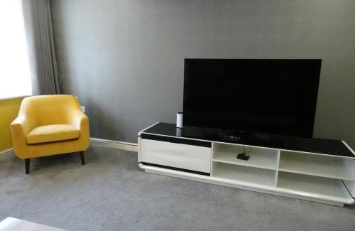 Bloxwich Casa | Huge 9 Bed Property Sleeps 17, Near NEC, City Centre, HS2