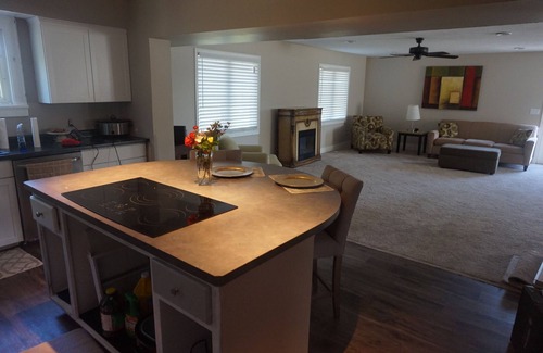 Urbandale Casa | HUGE 9 Bedroom 4 Bathroom with Pool and 3 Acres for Space Away from Neighbors