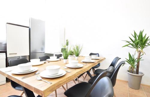 Wilten Apartamento | Huge Apartment in Awesome Location with parking