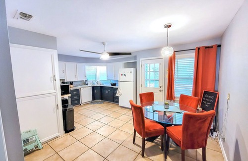 Abilene Casa | Huge backyard, king beds in 2 rooms, close to Cobb Park and hospitals