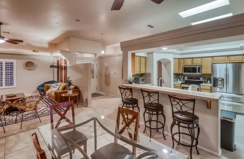 Lake Havasu City Casa | Huge backyard with pool, hot tub, BBQ, and putting green.