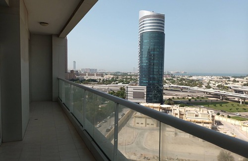 The Greens Apartamento | Huge Barsha Heights 4 Bedroom in Heart of Dubai - Balconies, pool, gym, parking!