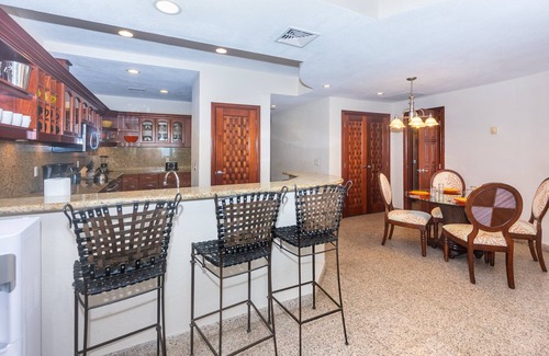 Lawson Rock Condominio | Enorme condominio frente al mar con piscina privada en Lawson Rock