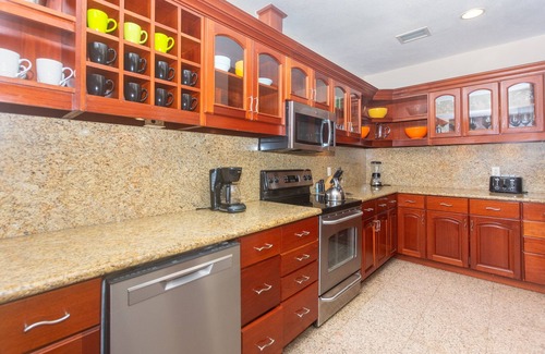 Lawson Rock Condominio | Enorme condominio frente al mar con piscina privada en Lawson Rock
