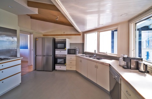 Smiths Beach Casa | Huge beachfront home with indoor fireplace