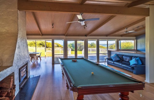 Smiths Beach Casa | Huge beachfront home with indoor fireplace