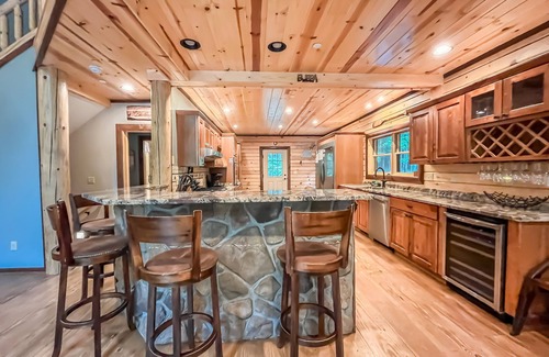 Oakland Casa | Huge, Beautiful and Quiet Home with Amazing Amenities