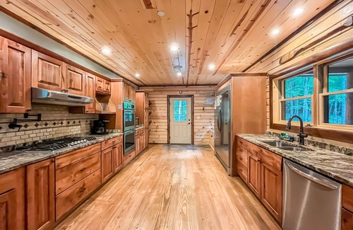 Oakland Casa | Huge, Beautiful and Quiet Home with Amazing Amenities