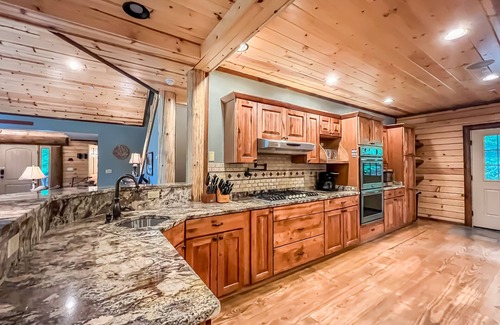Oakland Casa | Huge, Beautiful and Quiet Home with Amazing Amenities