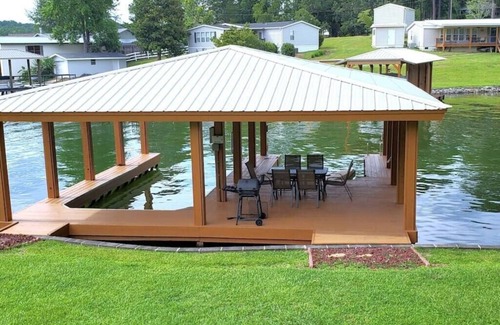 Jacksons' Gap Casa | Huge Boathouse, Screened Porch, Firepit, 3 King Beds