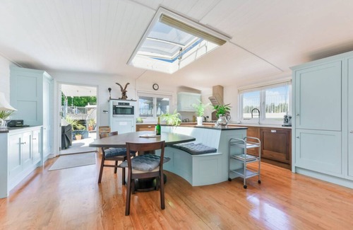 Thamesfield Alquiler De Eote | Huge & Bright 4-Bed Houseboat on the River Thame next to Wandsworth Park