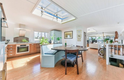 Thamesfield Alquiler De Eote | Huge & Bright 4-Bed Houseboat on the River Thame next to Wandsworth Park