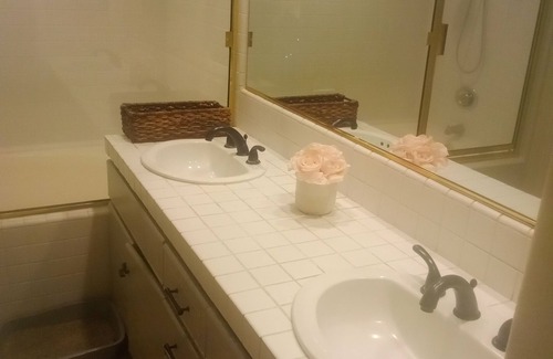 Airport Area Apartamento | Huge corporate retreat spacious peaceful