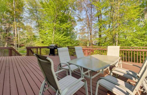 Pocono Lake Casa | Huge Deck Stunning Pocono Lake Vacation Rental!