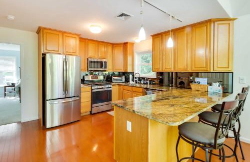 Pocono Lake Casa | Huge Deck Stunning Pocono Lake Vacation Rental!