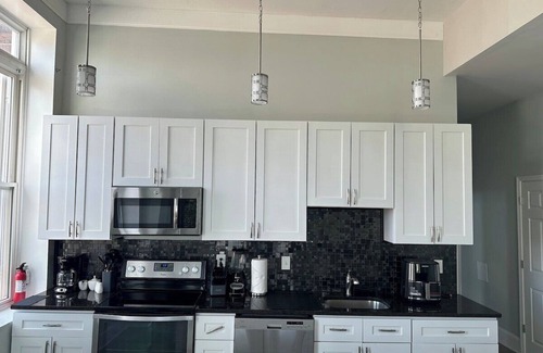 Downtown Baltimore Apartamento | Huge Downtown home w/parking 4 bdrm Penn Station