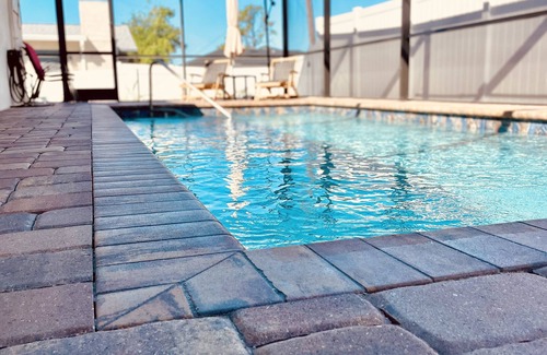 South Venice Casa | Venice Oasis: Nearly New 5 Bdr, 3 bath. 7 Min to Beach, Sleeps 11, Private Pool!