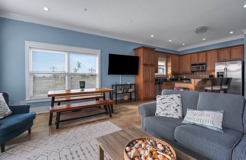 Kiska Beach Casa | HUGE Family house with NEW pool and 60 seconds to Emerald Beach