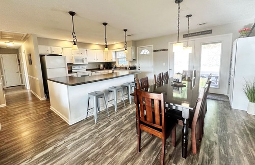 Keezletown Casa | ¡NUEVO! 5 HAB, 3 BA Inicio! Cerca de JMU y Massanutten! Vistas privadas, follaje de otoño!