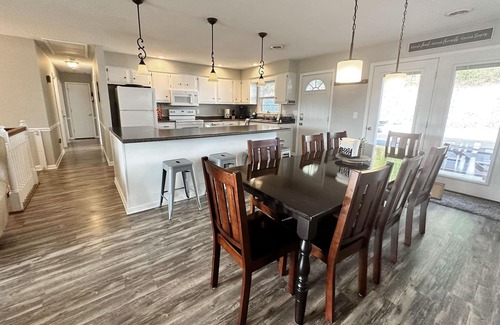 Keezletown Casa | ¡NUEVO! 5 HAB, 3 BA Inicio! Cerca de JMU y Massanutten! Vistas privadas, follaje de otoño!