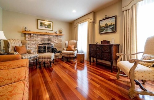 Selkirk Casa | Huge Gorgeous River View Home In East Selkirk