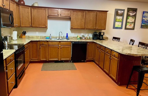 Minot Apartamento | Huge Historic Downtown Minot 3bd Apartment