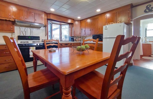 Manistee Casa | Huge historic, w/large yard & close to beach