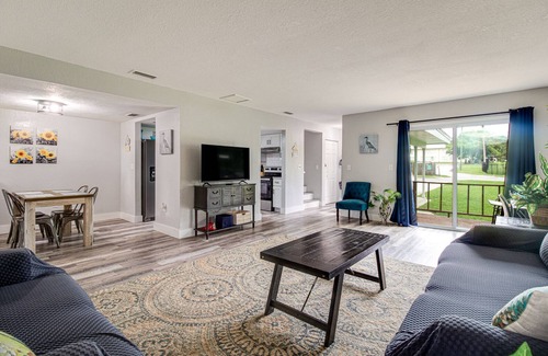 Richs Deland Casa | Huge Home, Walk to Downtown Deland! Close to Speedways, SkyDive, Athens Theatre
