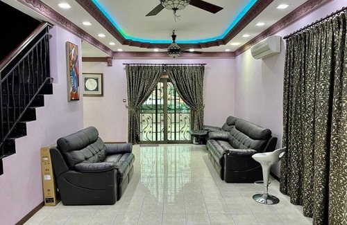 Kota Kinabalu Casa | Huge Homestay in Town! Can fit 15-20 pax