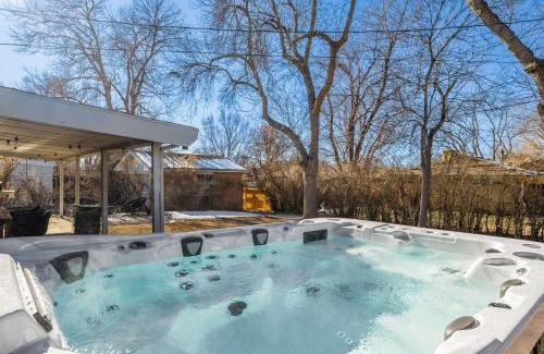 Alta Vista Area Casa | Huge Hot Tub, Theater Room, Family Friendly Oasis