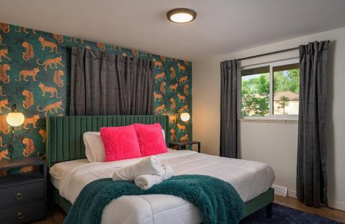 Alta Vista Area Casa | Huge Hot Tub, Theater Room, Family Friendly Oasis