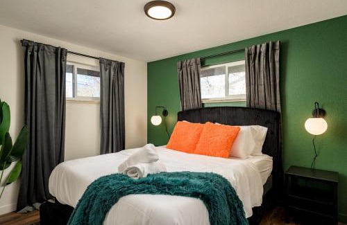 Alta Vista Area Casa | Huge Hot Tub, Theater Room, Family Friendly Oasis