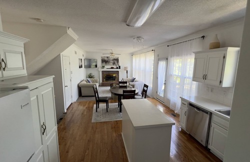 Olathe Casa | Huge house 4BR, 3 Bath with High Speed Wifi