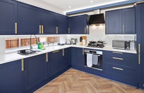 Rushmoor District Casa | Huge House, Contractors & Families, Free Parking