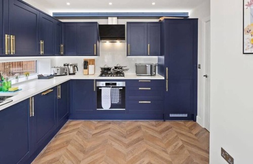 Rushmoor District Casa | Huge House, Contractors & Families, Free Parking
