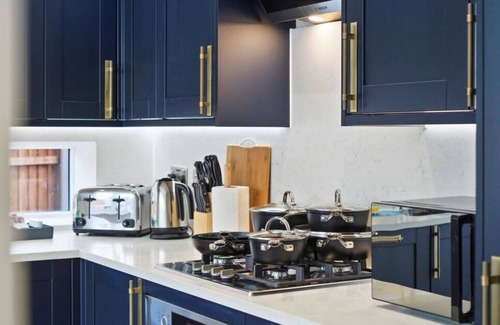 Rushmoor District Casa | Huge House, Contractors & Families, Free Parking