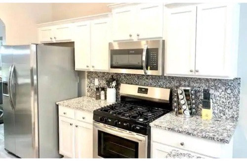 Douglasville Casa | Huge House for Groups, Teams, Six Flags & Sports