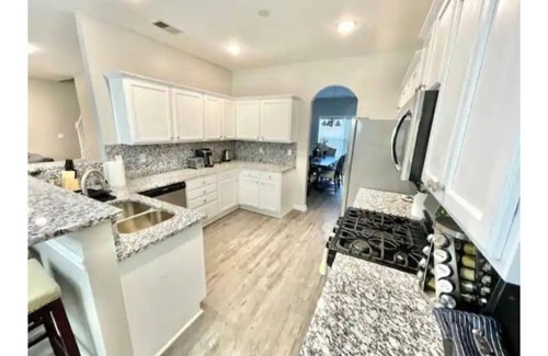 Douglasville Casa | Huge House for Groups, Teams, Six Flags & Sports