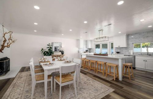 Bay Park Casa | Huge House with Pool! Sleeps 16 - BBQ - Shuffleboard
