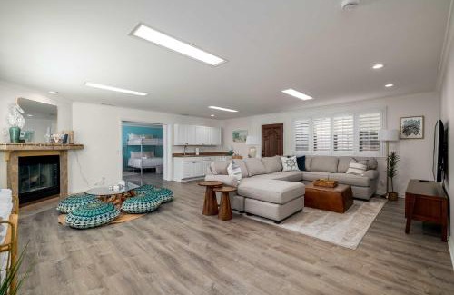 Bay Park Casa | Huge House with Pool! Sleeps 16 - BBQ - Shuffleboard