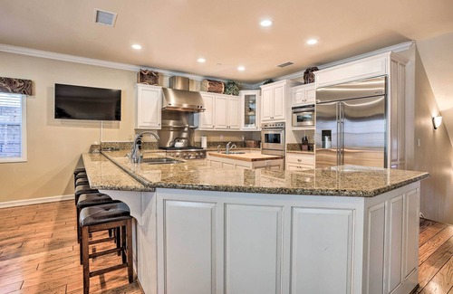 Blue Jay Casa | Huge Lake Arrowhead Home w/ 3 Decks & Grill!